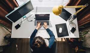 El teletrabajo es uno de los cambios más evidentes tras dos años de pandemia. La tendencia del mundo será mantenerlo, aunque al principio se optará por la semipresencialidad.