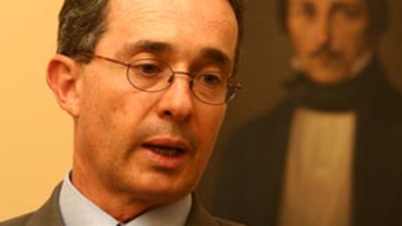 Según el presidente, la verdad que debe saber el país no es sólo sobre los vínculos de políticos con los paramilitares, sino también sobre "lo que pasó con el M-19".