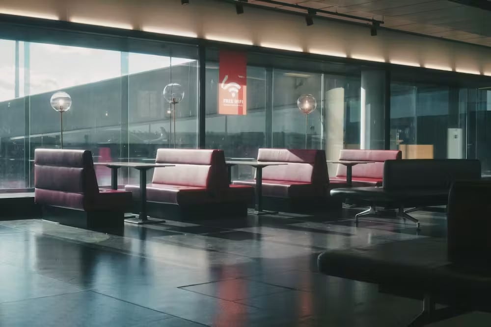 Un no-lugar en un aeropuerto. Dennis Schmidt / Unsplash