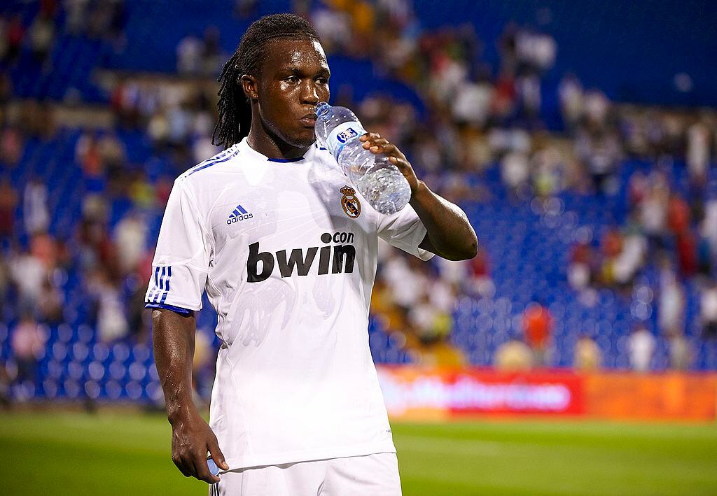 ALICANTE, SPAIN - AUGUST 22: Royston Drenthe of Real Madrid drinks water after the pre-season friendly soccer match between Hercules and Real Madrid at Jose Rico Perez stadium on August 22, 2010 in Alicante, Spain. Real Madrid won 3-1. (Photo by Manuel Queimadelos Alonso/Getty Images)