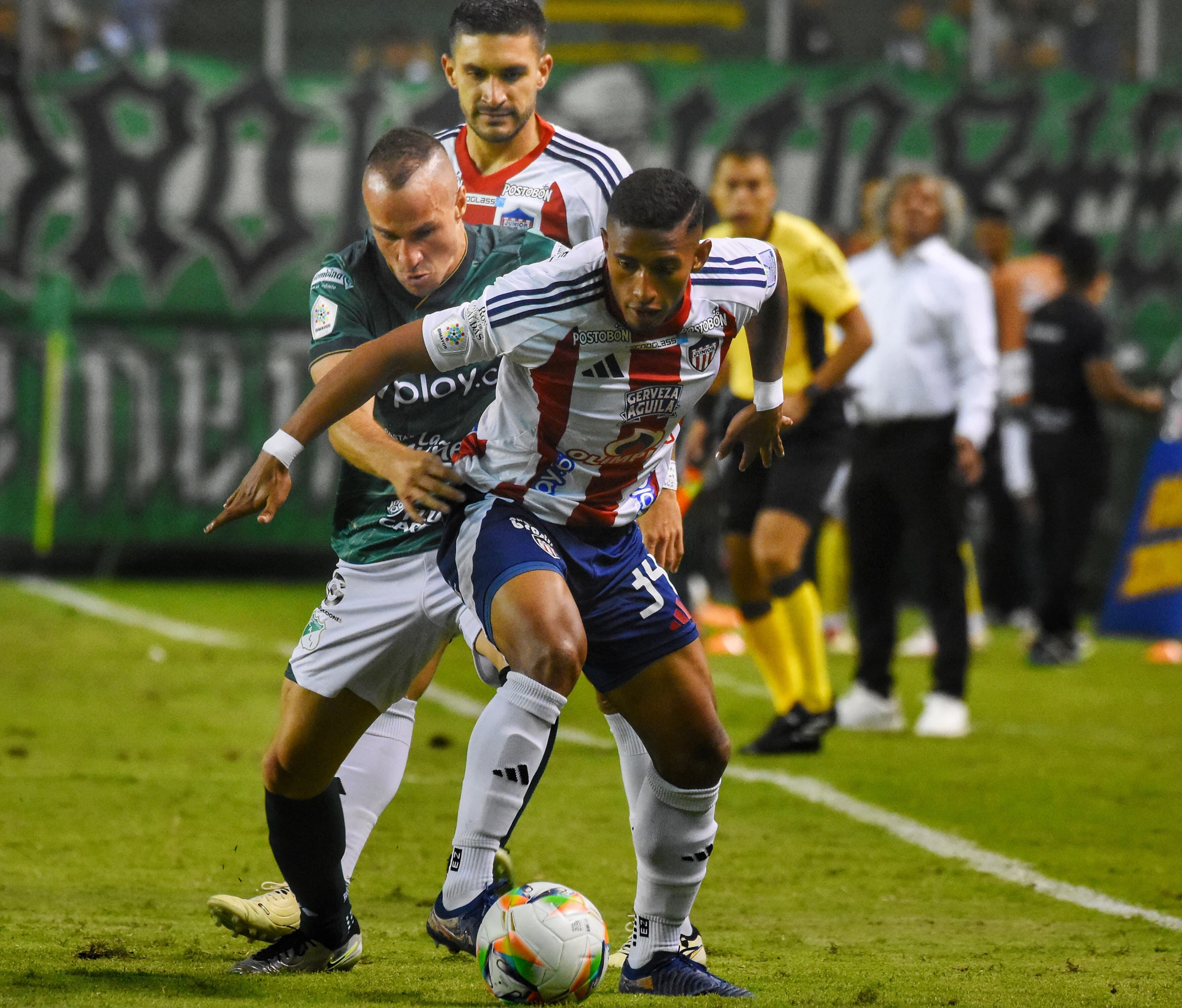 Junior le amargó la noche al Cali en su estadio.