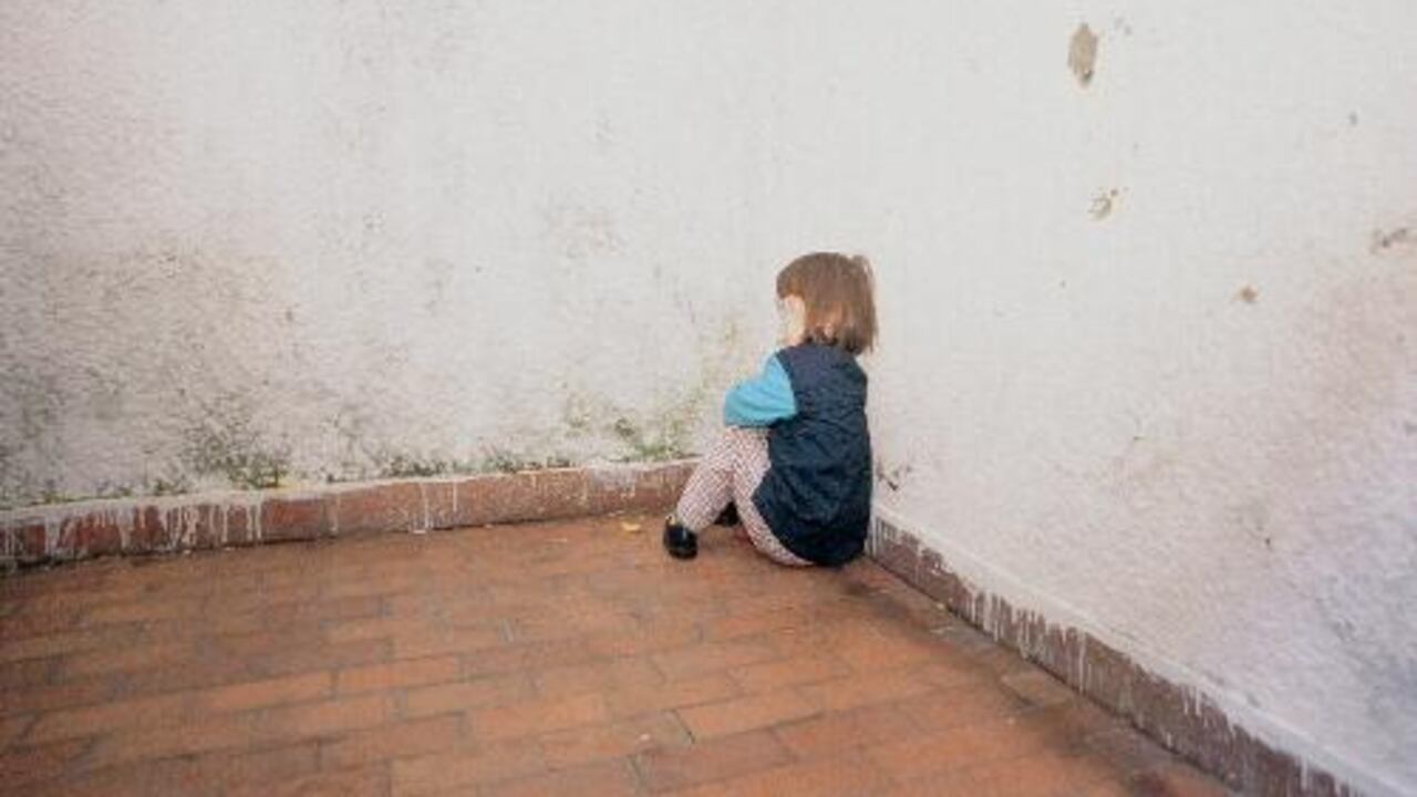 En los niños y adolescentes, el maltrato y la violencia son todavía recurrentes. El Instituto de Bienestar Familiar atendió en 2007 a 39.623 niños y adolescentes, de los cuales 4.126 sufrieron maltrato sicológico; 20.903, maltrato físico; 14.358 fueron lastimados por falta de cuidado de sus padres o acudientes, y 236 por maltrato durante el periodo de gestación. El ICBF también atendió 4.740 casos de abuso sexual, 645 de abuso sexual y 287 por acceso carnal violento. En ese mismo año, se presentaron 377 casos de explotación sexual y 26.628 de otro tipo de explotación.