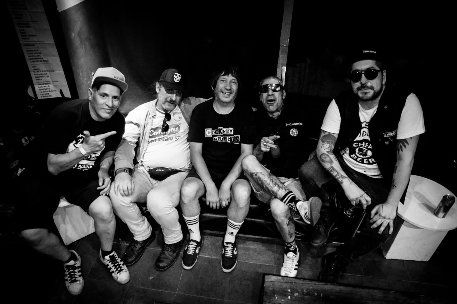 2 Minutos, también conocido como 2', es un grupo musical de punk rock. Nació en 1987, en Valentín Alsina, Provincia de Buenos Aires, Argentina.