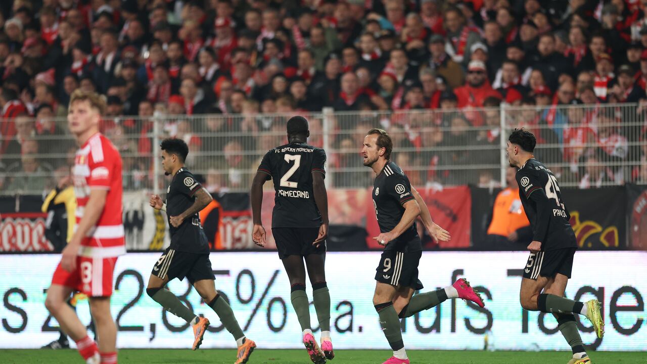 Harry Kane celebró con Luis Díaz el gol del empate ante Unión Berlín