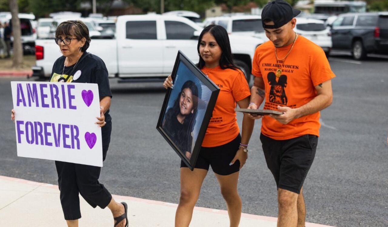 Varios padres de familia asistieron a la reunión donde pedían la renuncia de Pete Arredondo
