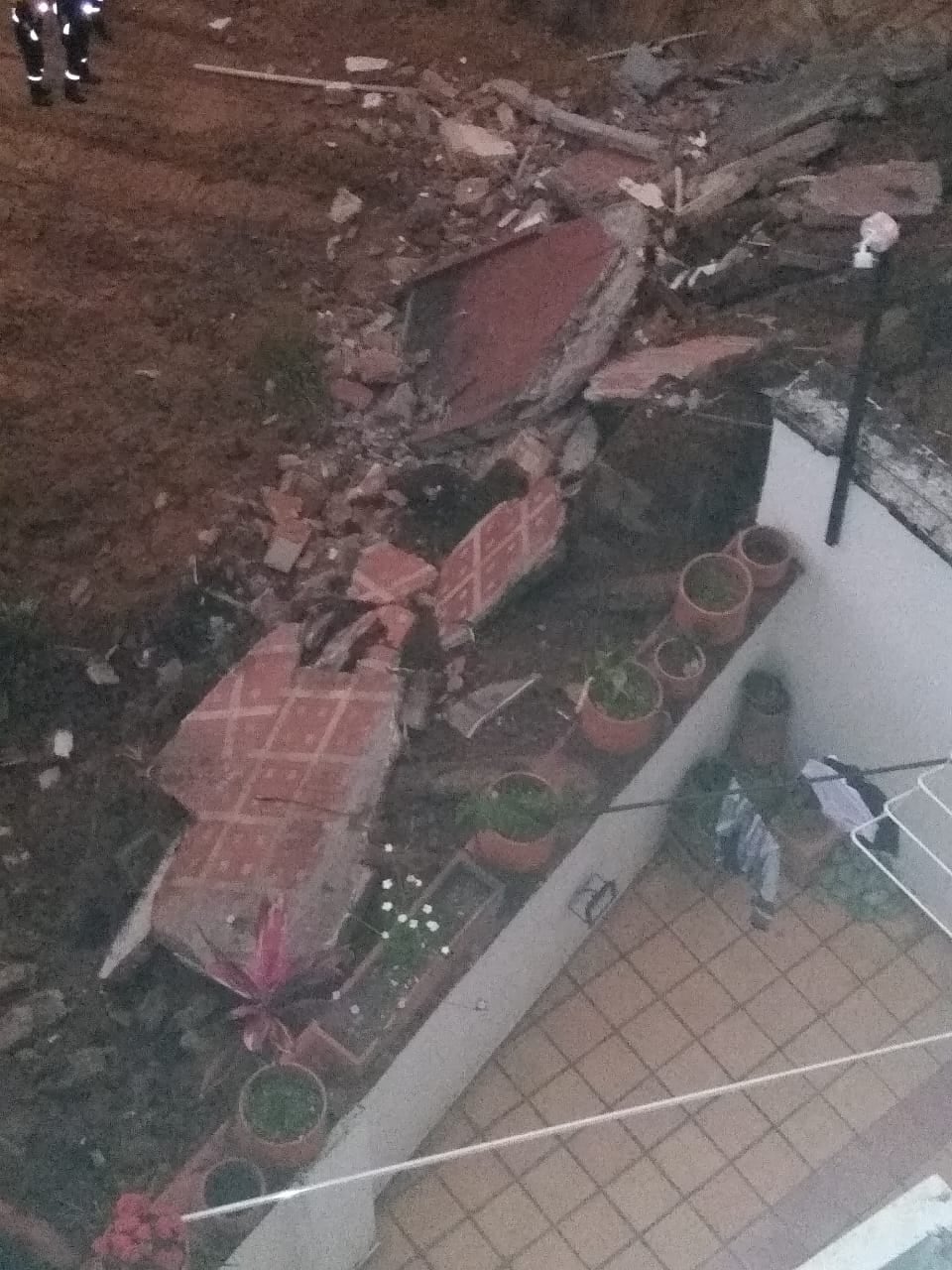 Emergencia en Cali: muro colapsó en construcción y más de 11 apartamentos se vieron afectados.