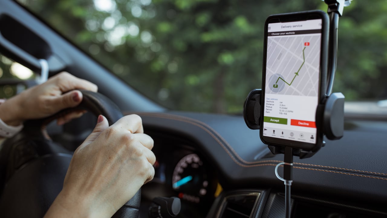 Trabajar en aplicaciones de transporte genera ingresos con la particularidad de que puede manejar su timepo.