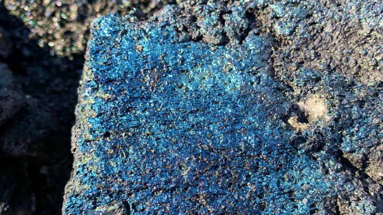 Evidencia de lava seca color azul.