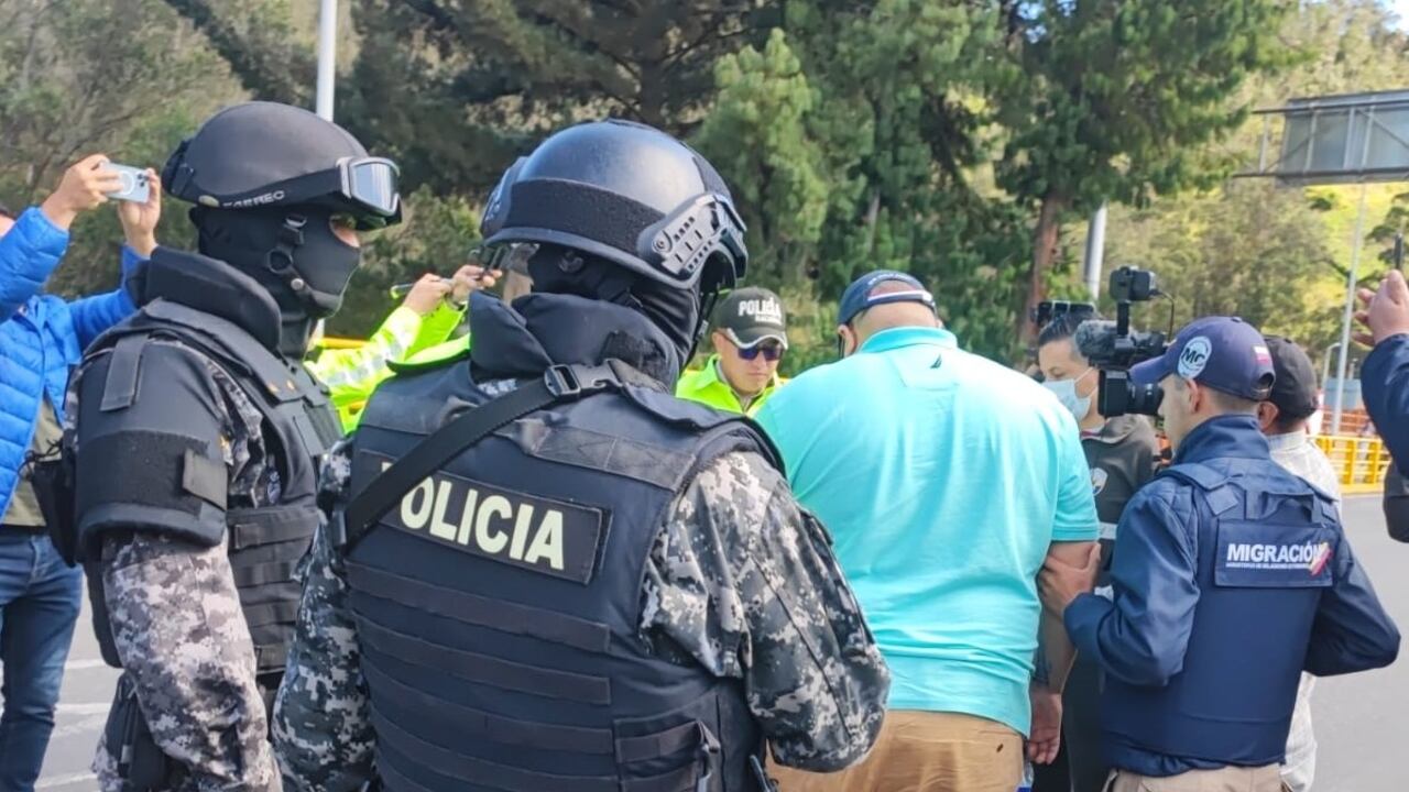 El delincuente ecuatoriano fue entregado a las autoridades del vecino país. Foto: Migración Colombia.