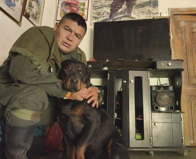 Wilmar Pazu Rivera o alias Cholinga fue el encargado de fortalecer a las disidencias de las Farc en el suroccidente colombiano, supuestamente ganándose a las comunidades del norte del Cauca con obras y hasta con conciertos de música popular.