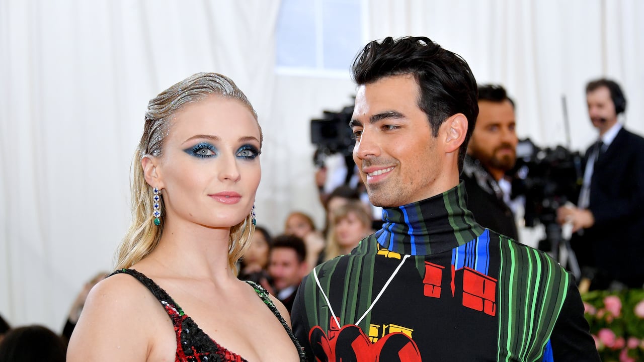 Sophie Turner y Joe Jonas asisten al campamento de celebración de la Gala Met 2019: Notas sobre la moda en el Museo Metropolitano de Arte el 6 de mayo de 2019 en la ciudad de Nueva York. (Foto de Dia Dipasupil/FilmMagic)