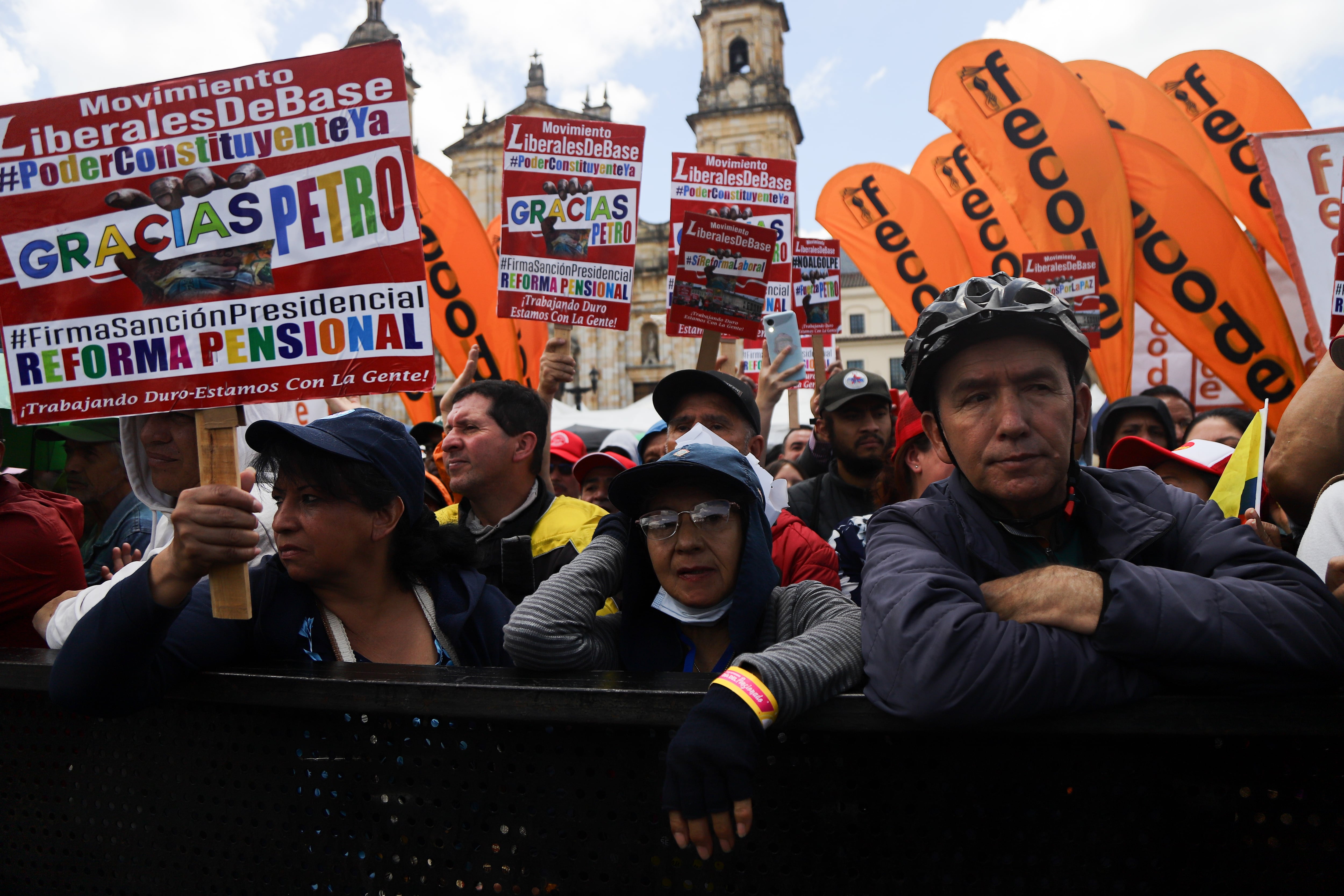 Bogotá. Septiembre 19 de 2024. Miles de personas se reúnen en la plaza de Bolívar en apoyo a la Reforma Pensional y al gobierno de Gustavo Petro
