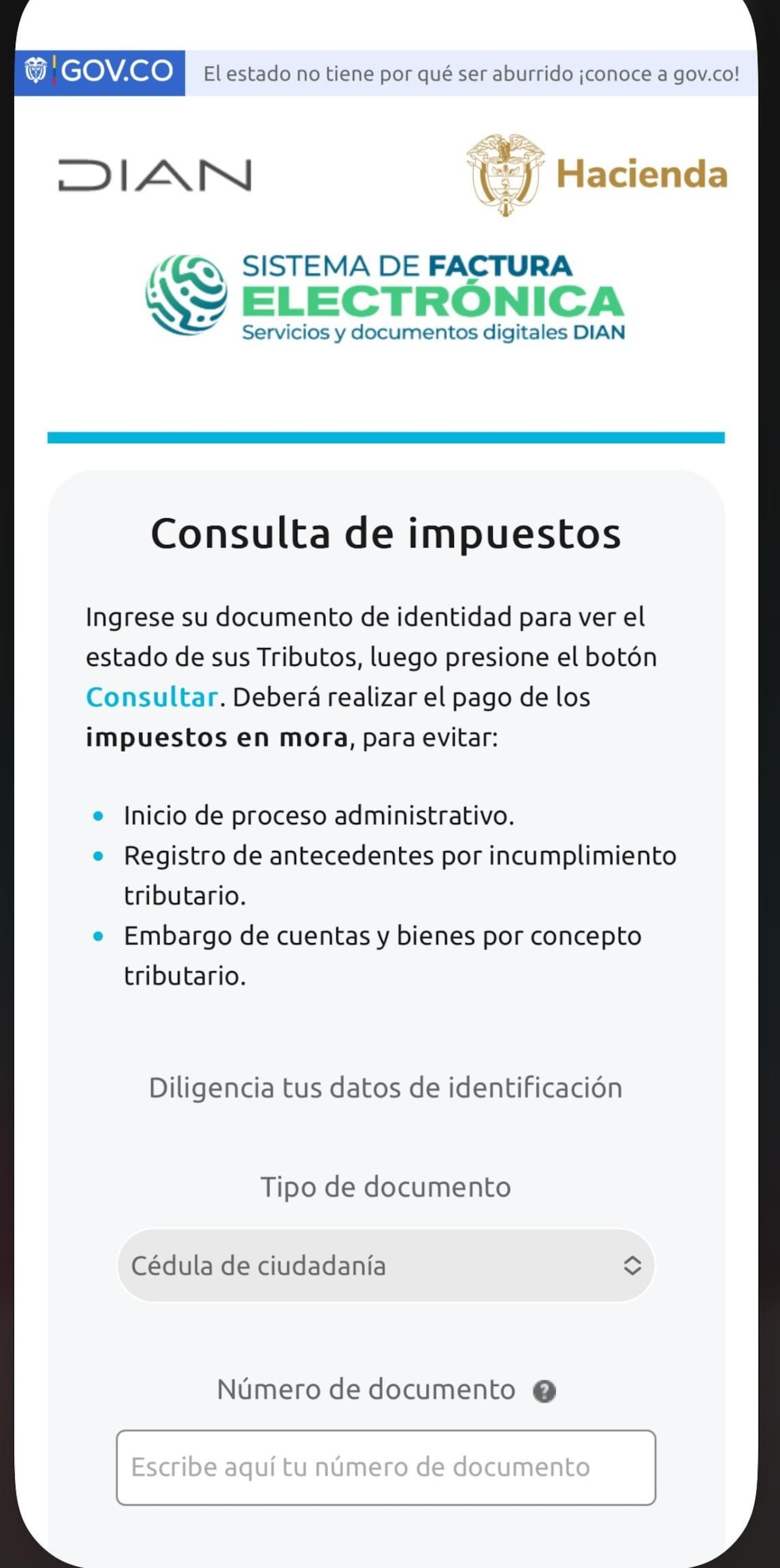 Los estafadores han creado un sitio web que replica el portal de la DIAN, utilizando logotipos y elementos visuales similares para confundir a los contribuyentes y hacerles creer que están en la página oficial mientras buscan información sobre sus obligaciones tributarias.