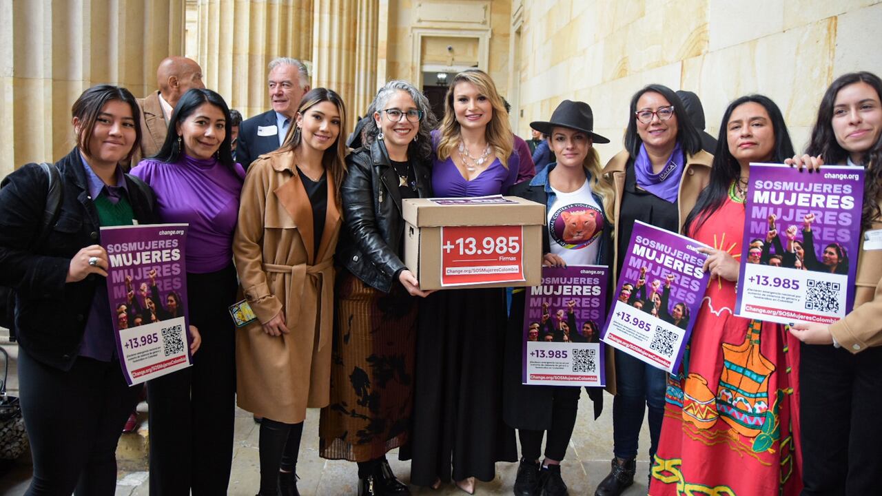 14 mil firmas ciudadanas respaldan la declaratoria del estado de emergencia de género.