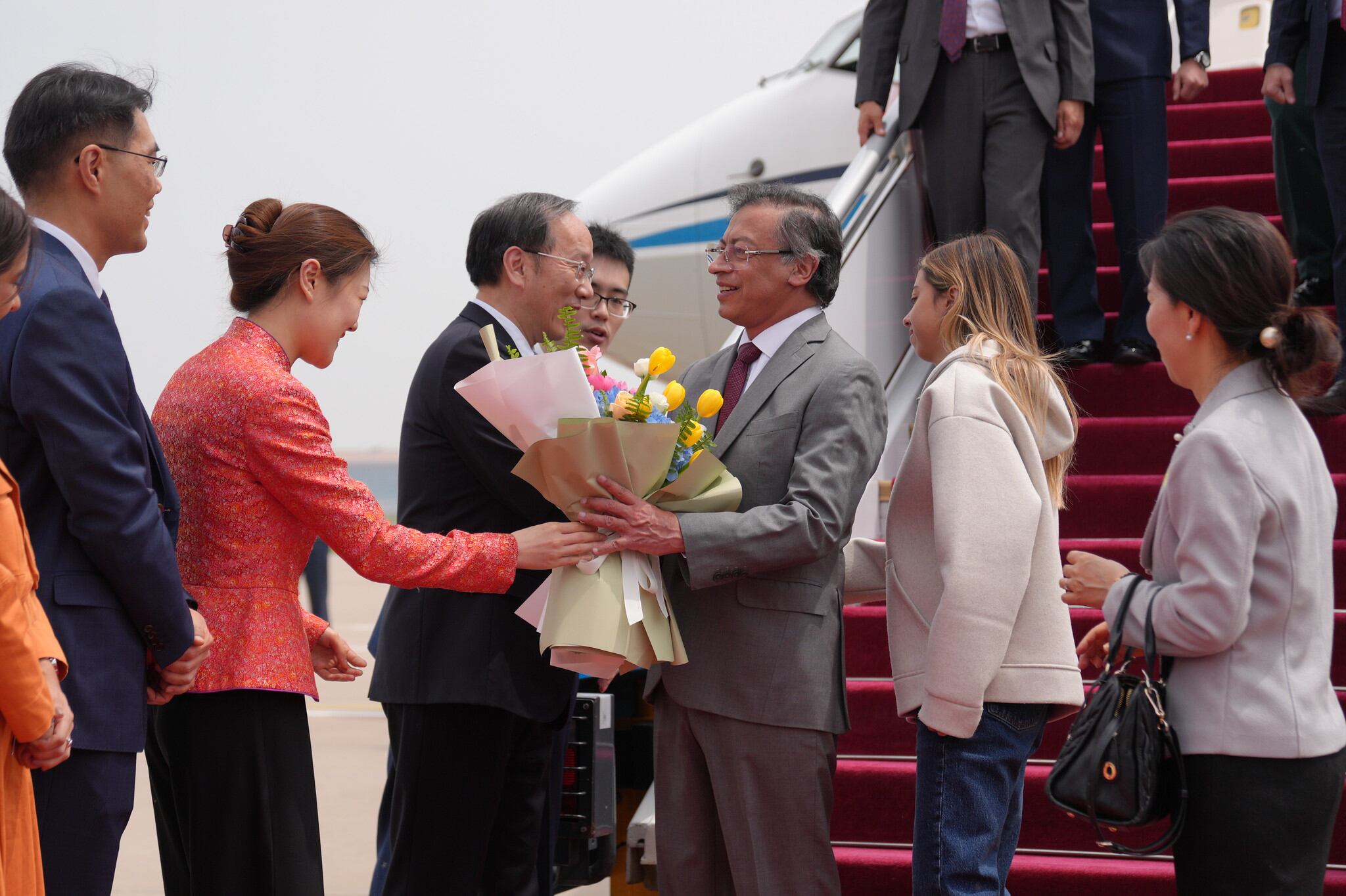 El presidente Gustavo Petro tras su arribo a China.