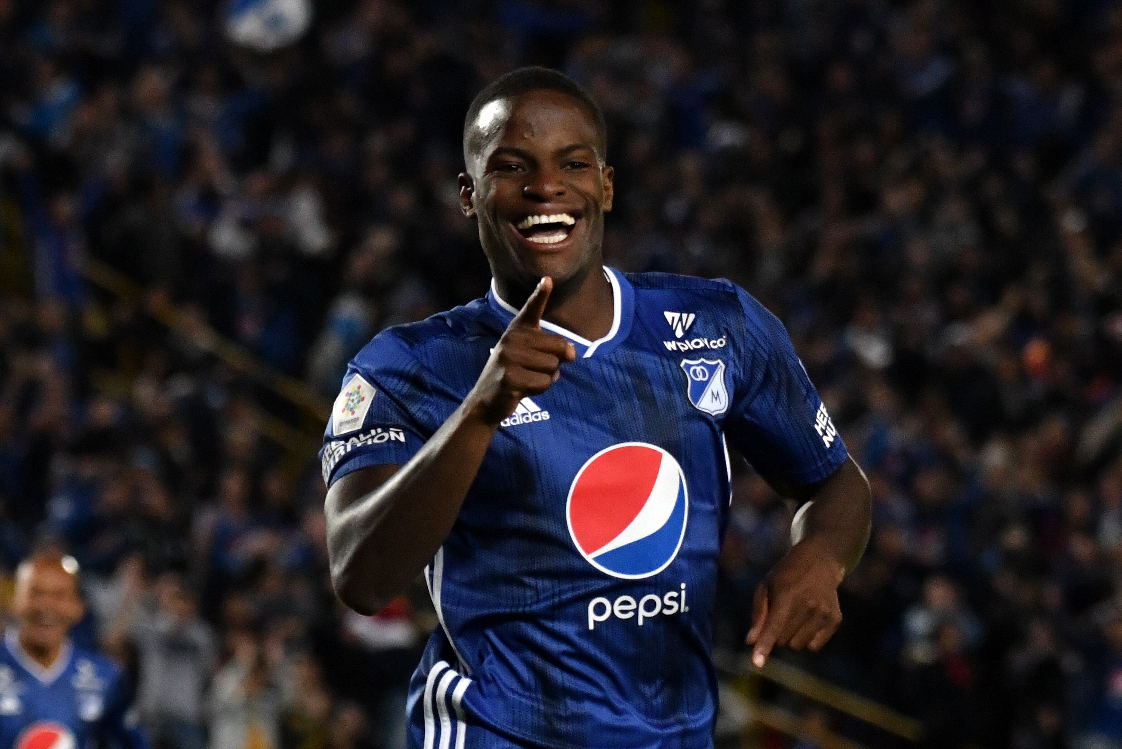 BOGOTA, COLOMBIA - OCTOBER 12: Andres Felipe Roman of Millonarios celebrates the first scored goal to América de Cali, during a match between Millonarios and America de Cali as part of Liga Aguila II 2019 at Estadio El Campin on October 12, 2019 in Bogota, (Photo by Luis Ramirez/Vizzor Image/Getty Images)