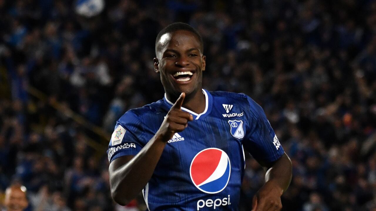 Hinchas califican como traición lo decidido por Román para su futuro