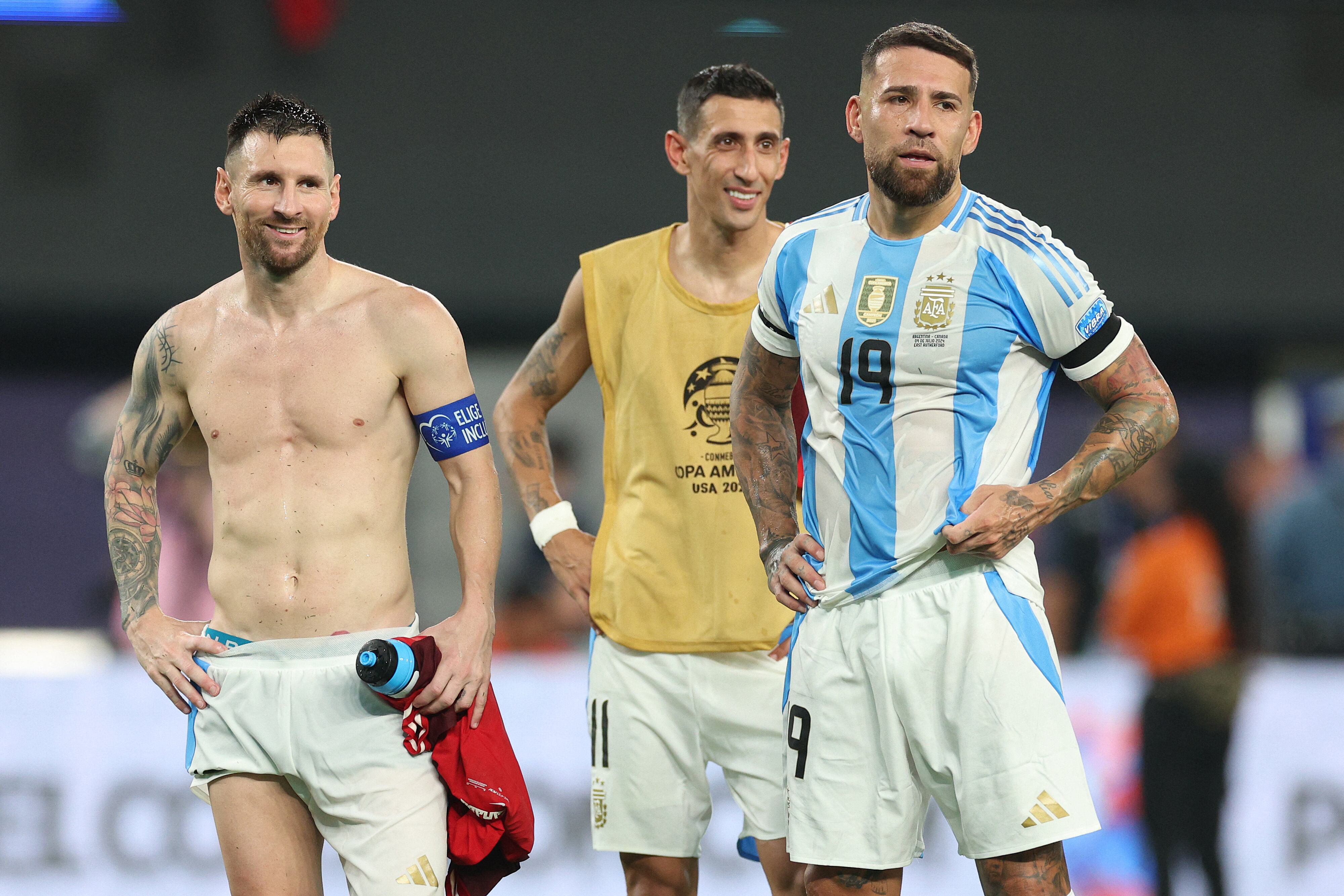 EAST RUTHERFORD, NEW JERSEY - JULY 09: (L-R) Lionel Messi, Angel Di Maria and Nicolas Otamendi of Argentina celebrate after winning the CONMEBOL Copa America 2024 semifinal match between Canada and Argentina at MetLife Stadium on July 09, 2024 in East Rutherford, New Jersey.   Elsa/Getty Images/AFP (Photo by ELSA / GETTY IMAGES NORTH AMERICA / Getty Images via AFP)