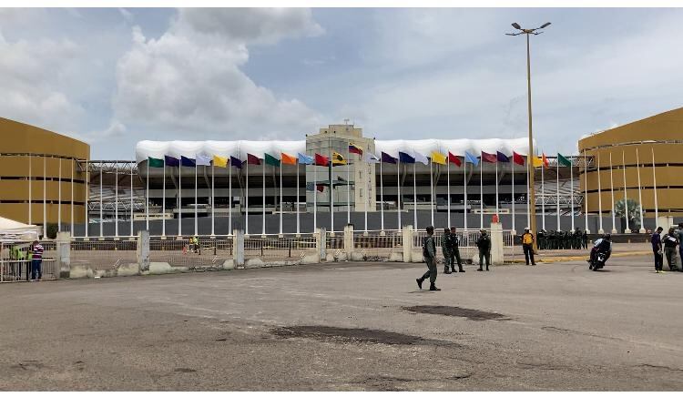 Ambiente en el Estadio Cachamay previo al partido Venezuela vs. Colombia.