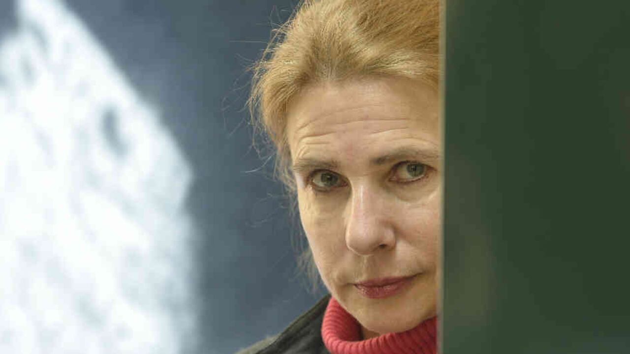 Lionel Shriver, autora de We need to talk about Kevin, cuenta que tuvo que cambiar un diálogo de su reciente libro por temor a que fuera señalado de racista