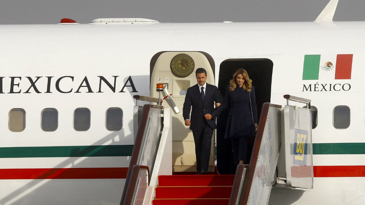 El presidente de México Enrique Peña Nieto y su esposa.