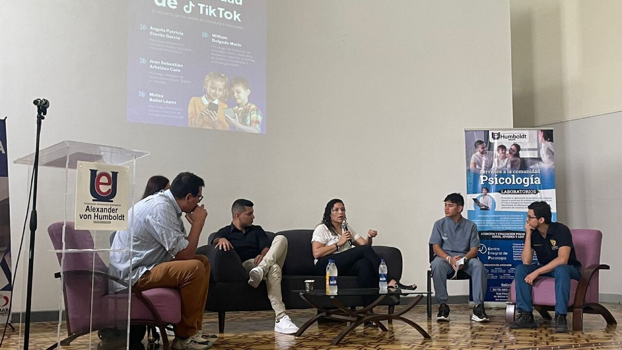 Defensoría sensibiliza a estudiantes sobre el ciberacoso en redes