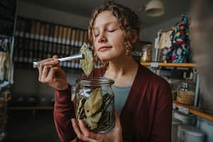 El té de laurel contiene varios beneficios para la salud.