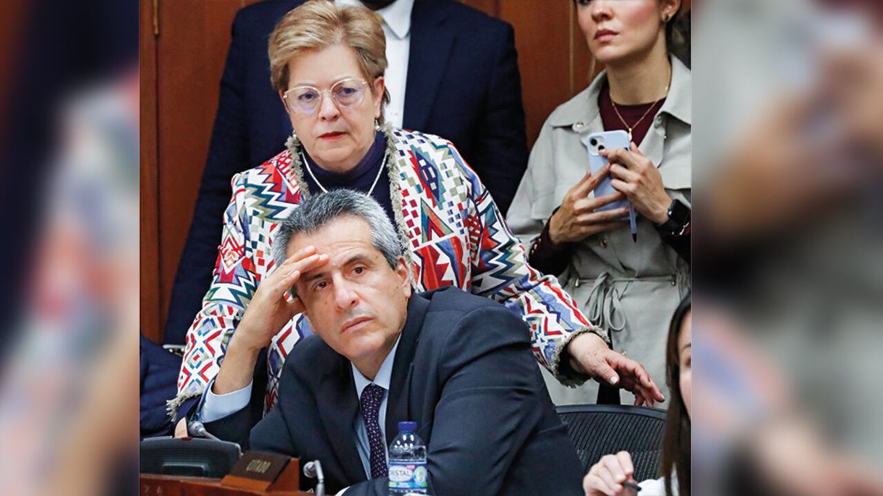 La ministra del Trabajo, Gloria Inés Ramírez, y el ministro del Interior, Luis Fernando Velasco.