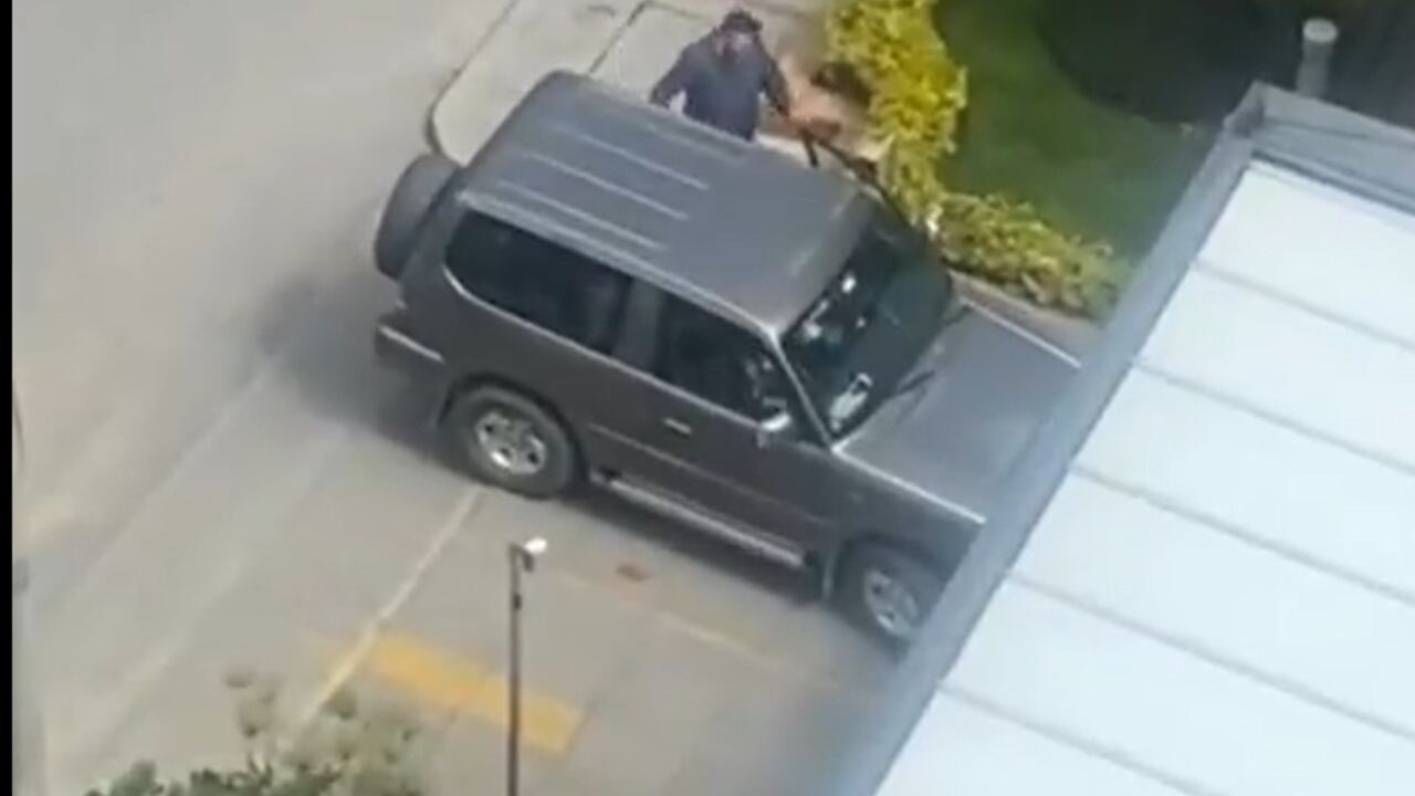 Los delincuentes realizaron algunos disparos que generaron pánico en la zona. Foto: @GerardoS_Usaque