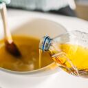 El aceite de cocina suele dejar pesado el cabello.