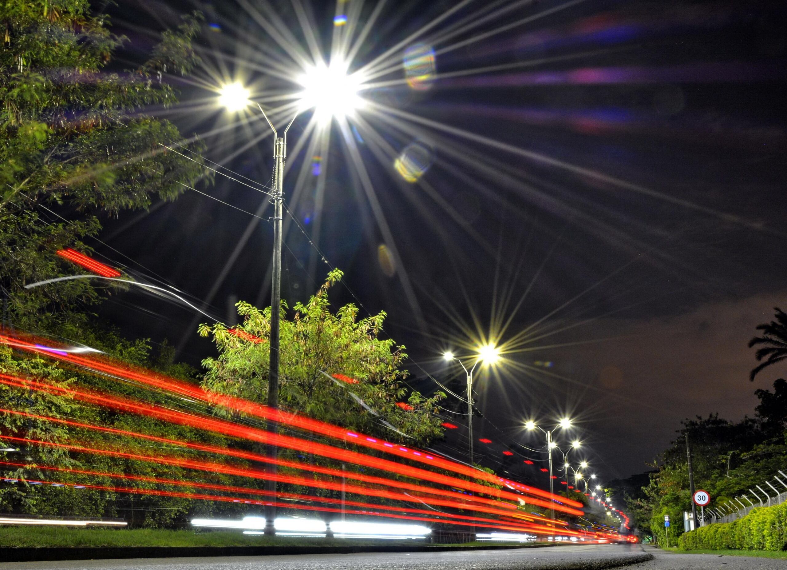 La actualización de las luminarias en Cali se hace para tener más iluminada la ciudad. Sin embargo, aún hay sectores que no están programados en la actualización.