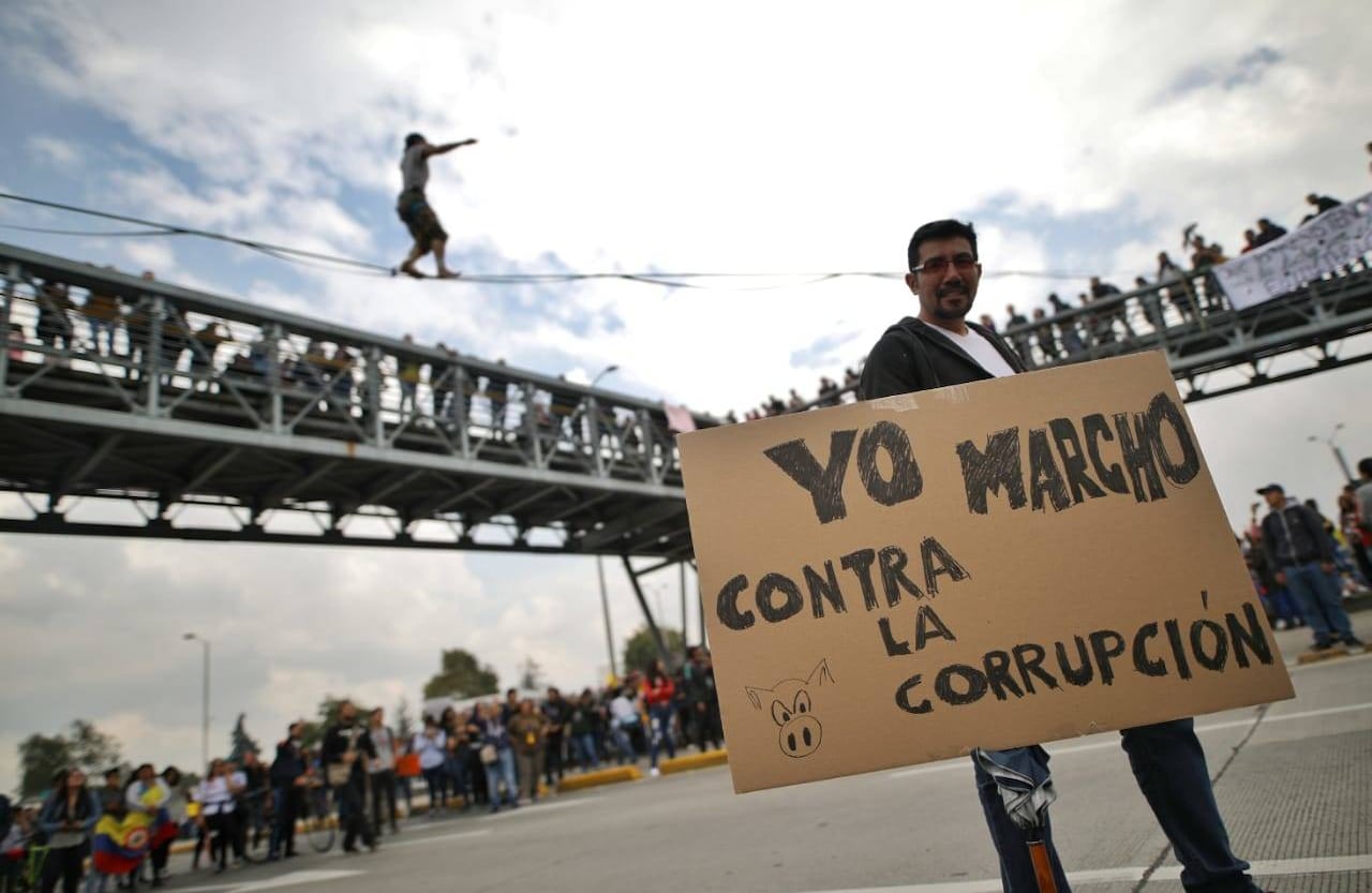 Desde muy temprano en la mañana Bogotá salió masivamente a las calles. Foto: Esteban Vega / SEMANA.