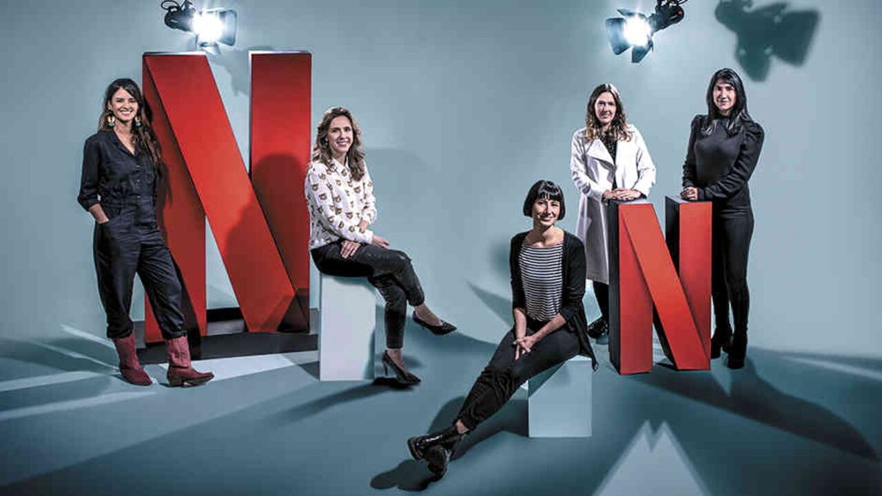 De izquierda a derecha: Arlén Torres, productora de Historia de un Crimen: Colmenares, Ana María Parra, escritora y creadora de la serie Siempre Bruja; Natalia Santa, guionista de Historia de un Crimen, Frontera Verde y el Robo del Siglo; Natalia Echeverry, productora de Distrito Salvaje y María Alejandra Delgado, asistente de dirección de Historia de un Crimen, Frontera Verde y Siempre Bruja.