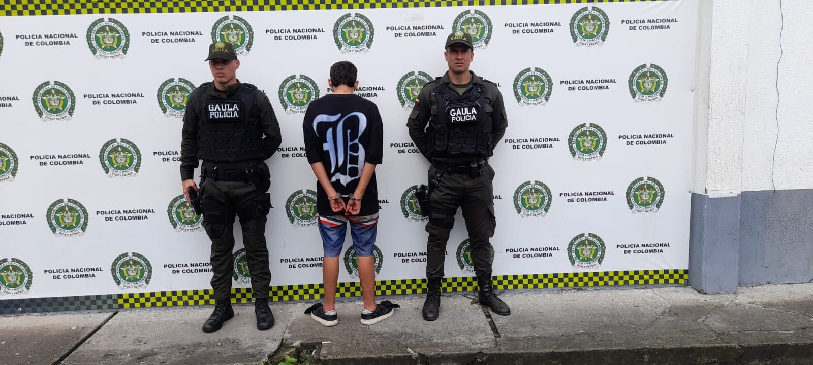 Un hombre de 19 años y un adolescente de 17 años fueron capturados por estos hechos.