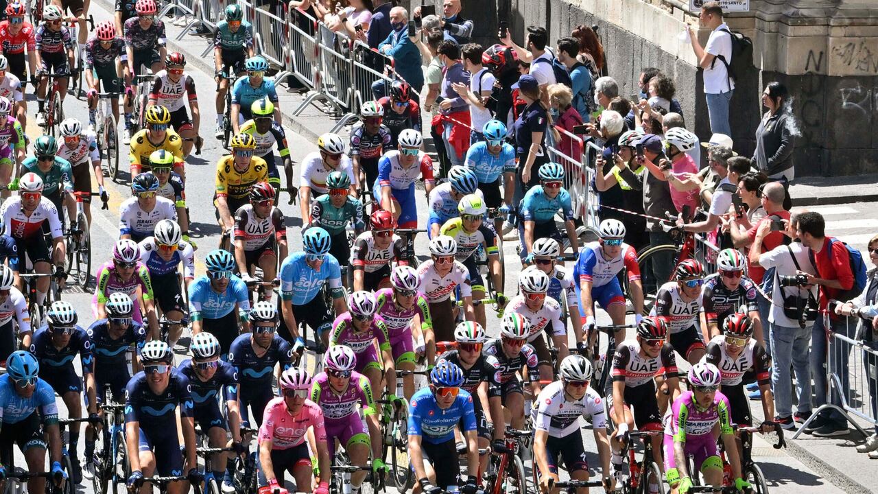El pelotón en el Giro de Italia 2022.