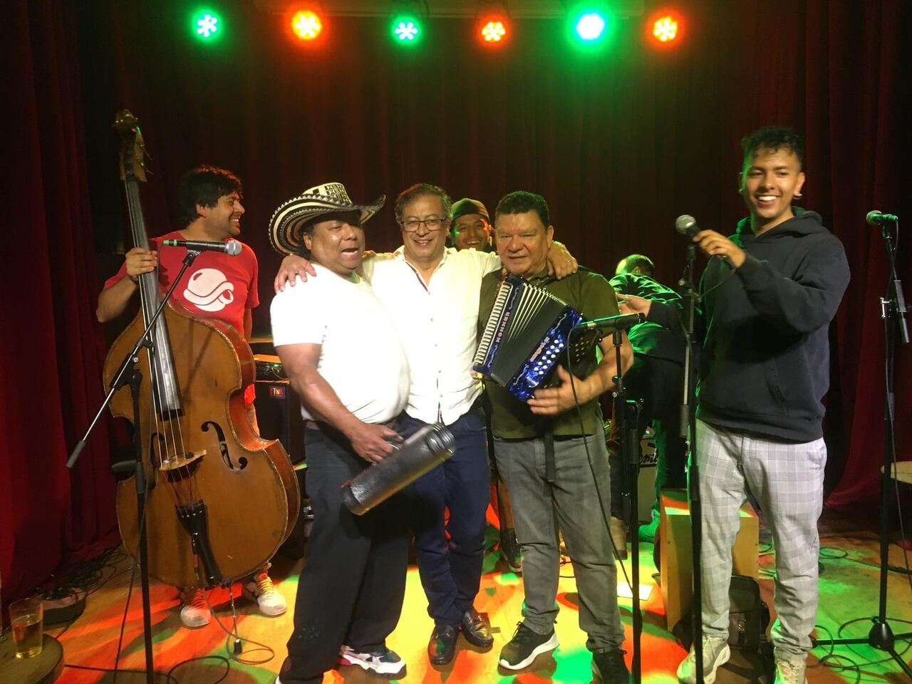 Presidente Gustavo Petro visitó el club en Bélgica de “resistencia y militancia”,