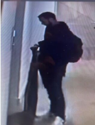 Buscan al ladrón de televisores. Un hombre que se hospeda en hoteles de Bogotá para robarse los televisores