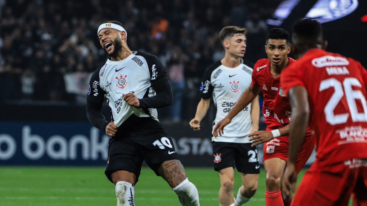 Memphis Depay se lamenta tras ocasión perdida frente al América de Cali