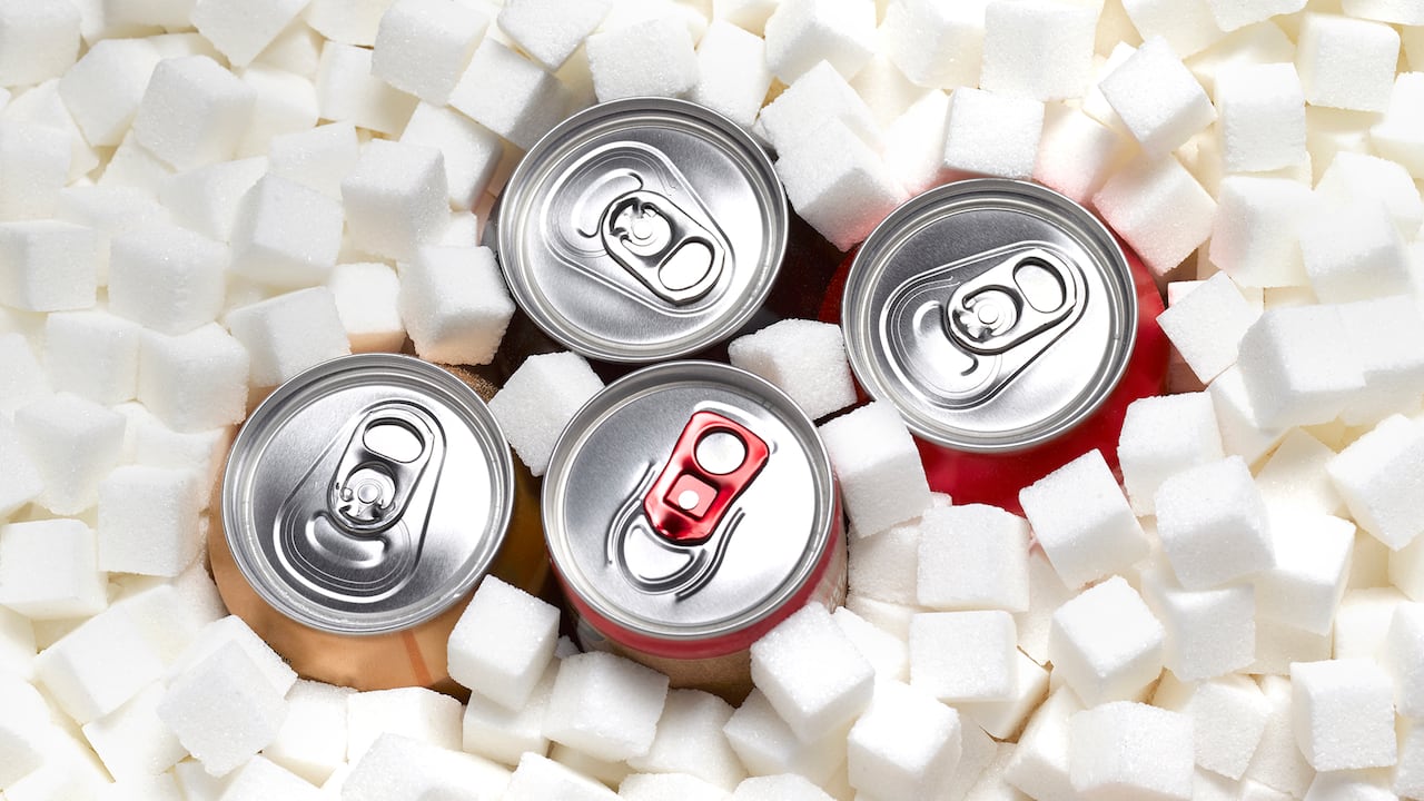 Colombia tiene ya su propio impuesto a las bebidas azucaradas, además de alimentos y preparaciones ultraprocesadas, medida a la que la Corte Constitucional le dio vía libre el pasado 25 de octubre.