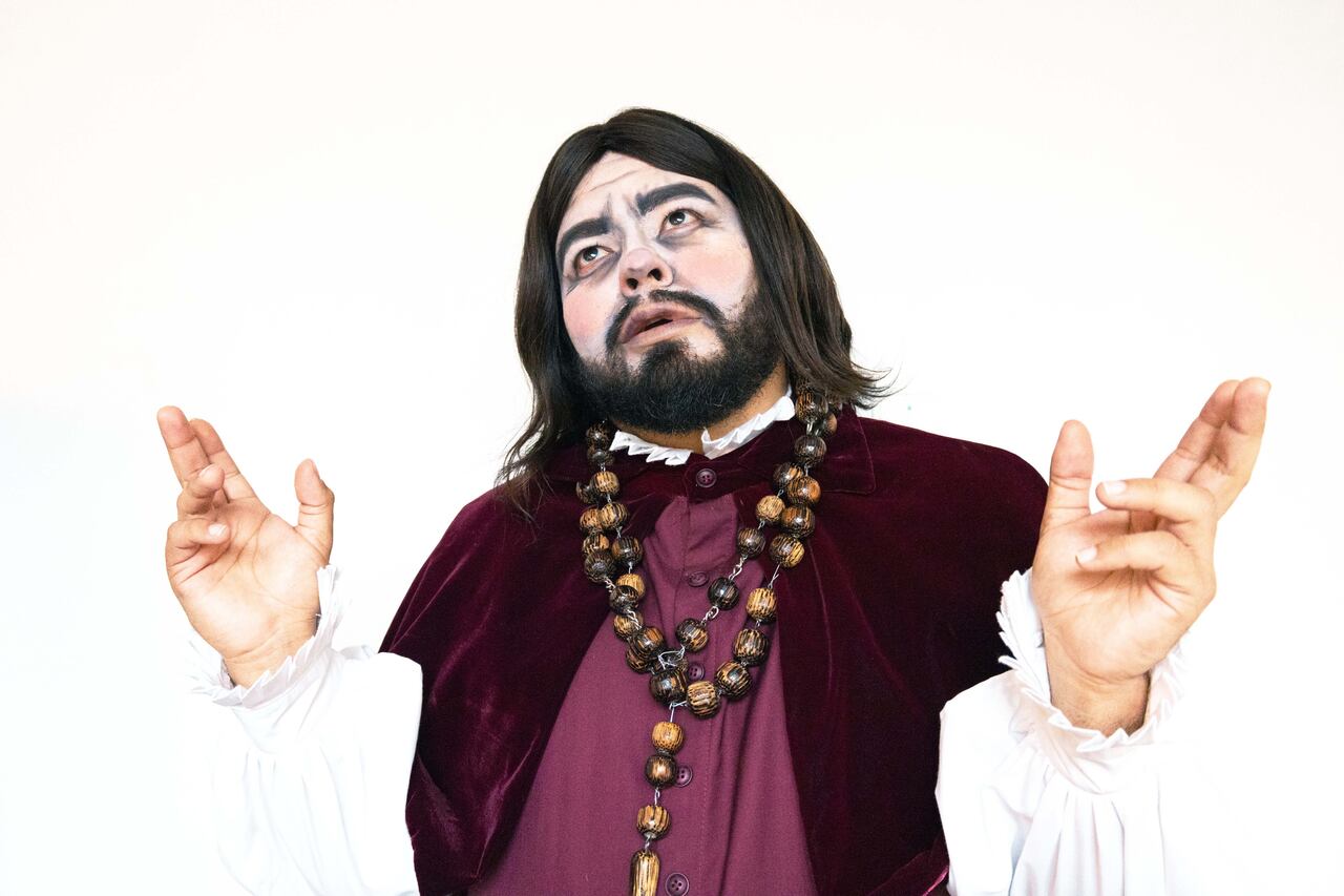 'Tartufo' de Molière, en el Teatro Libre 2025, es adaptada por Diego Barragán, dirigida por Ricardo Camacho y diseñada por Marcos Roda.