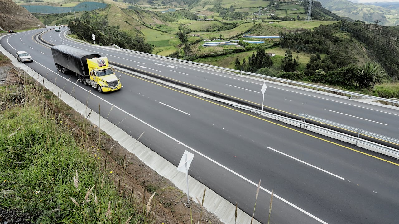 La financiación involucra un crédito bancario multitramo de US$278 millones, un crédito en pesos equivalente a US$260 millones y un bono social por US$262 millones.
