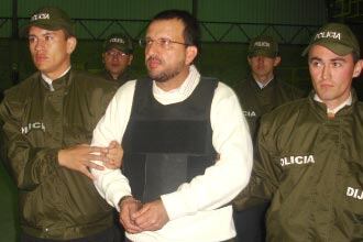 A las 00:05 del miércoles 7 de mayo, horas después de que el Consejo de la Judicatura dejó sin piso la tutela que bloqueaba la extradición de 'Macaco', el jefe paramilitar fue trasladado a un avión que lo llevó a Estados Unidos