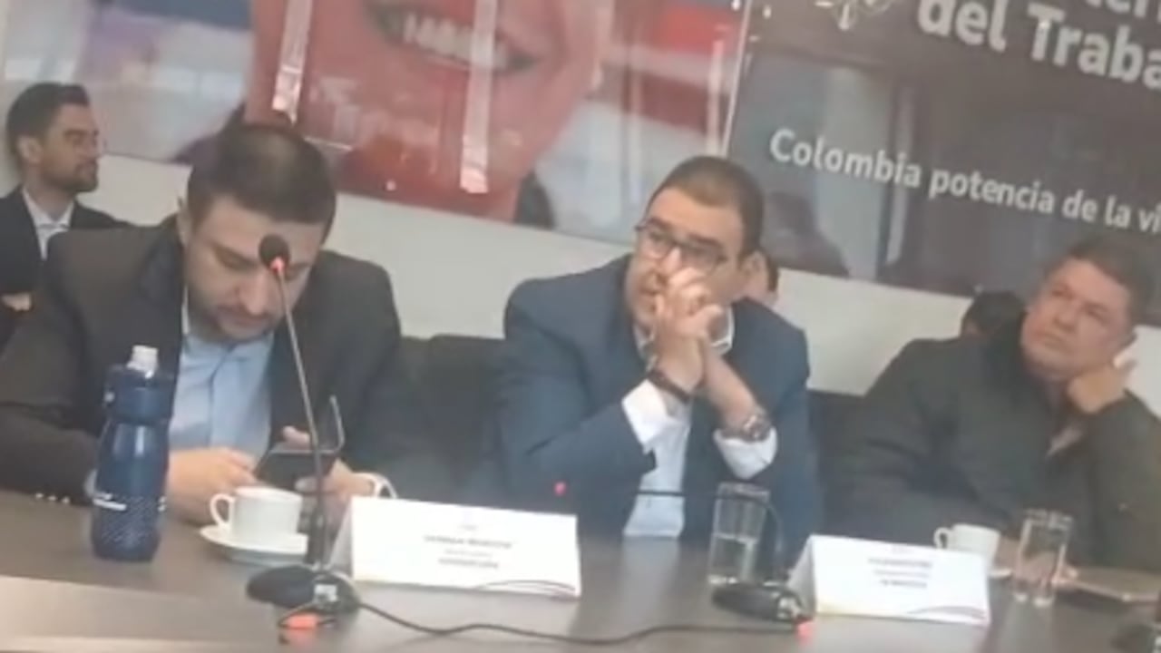 Participantes en mesa de negociación del salario mínimo 2026