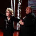 Abril 18 2015. Bogotá. Los Premios TVy Novelas en su edición número 24, entregó los premios a los mejores de
la televisión colombiana en 28 categorías, en un evento lleno de moda, glamour y color. Margalida Castro recibe del actor Enrique Carriazo el premio a toda una vida. (Colprensa - Juan Páez).