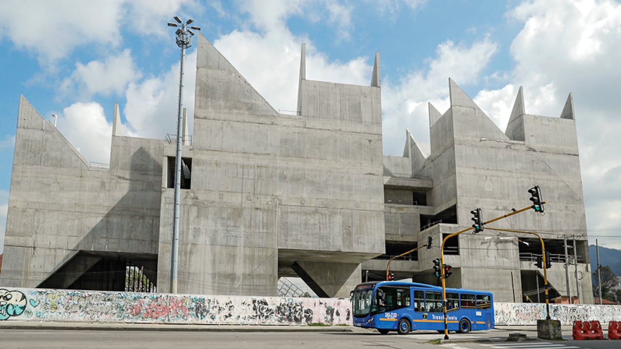 Con un peculiar diseño arquitectónico, el Museo de la Memoria de Colombia en Bogotá debió entregarse en octubre de 2022, pero la obra está sin terminar.