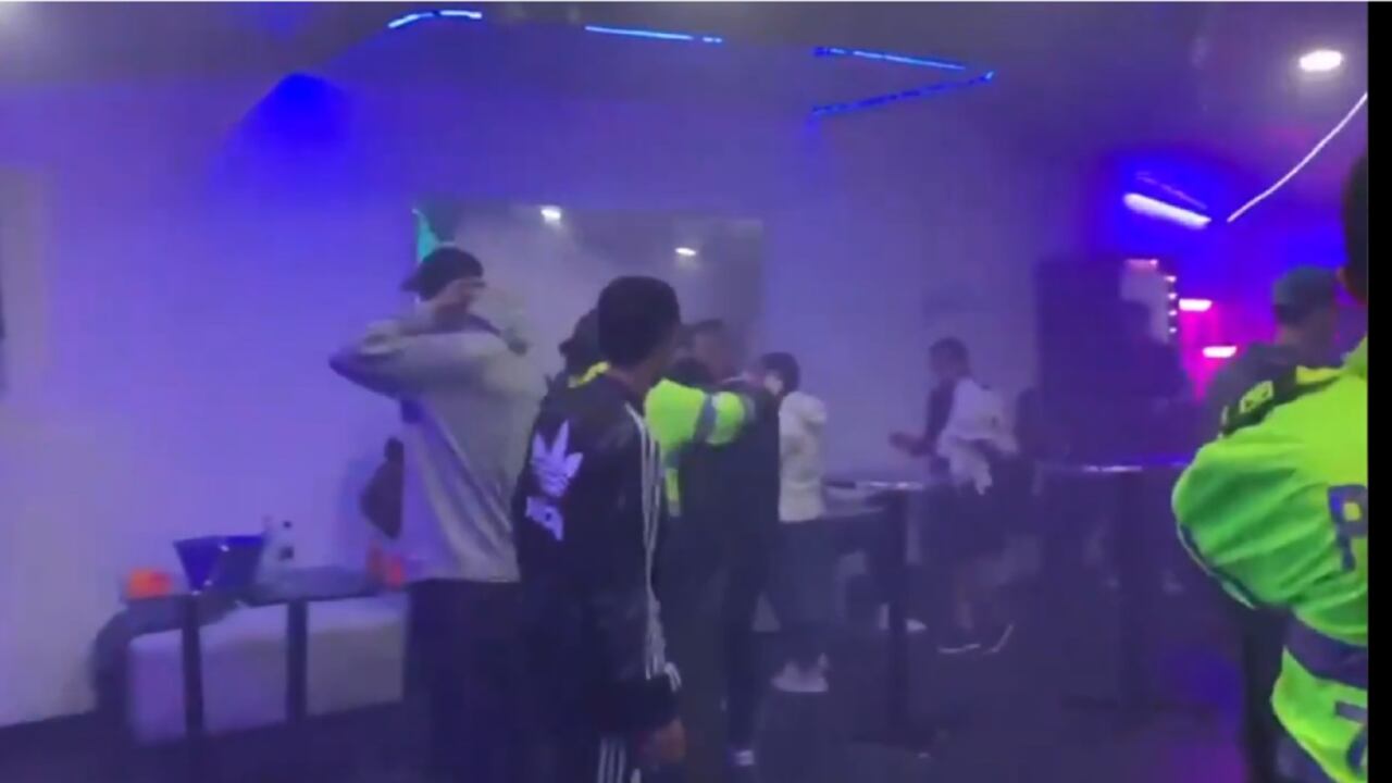 Descubren fiesta clandestina en Kennedy de más de 50 personas en el primer día de cuarentena