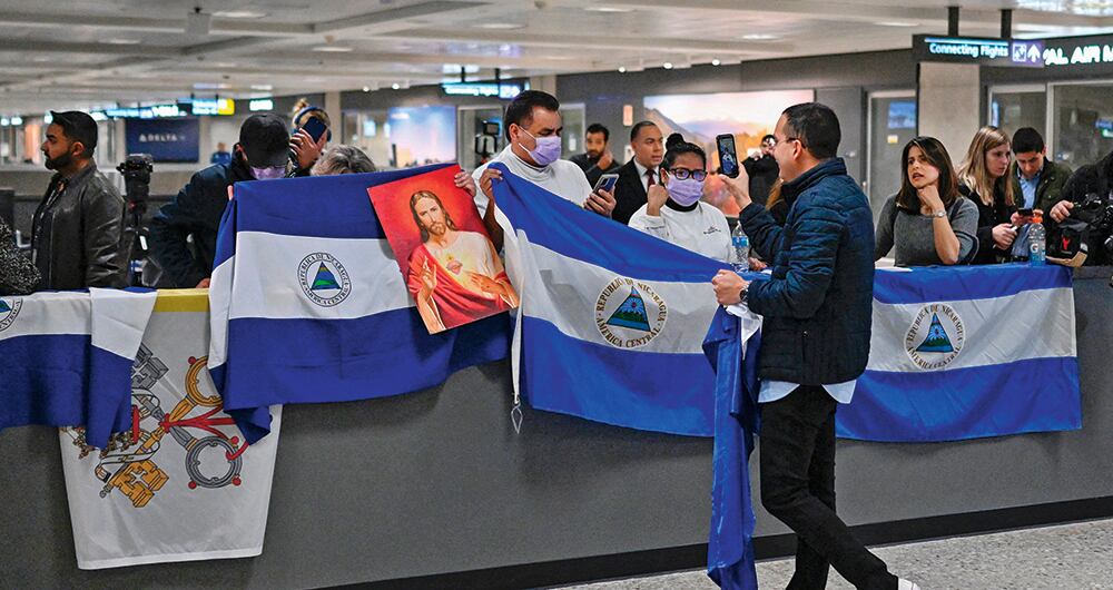 Ramírez y Belli están entre los 94 opositores a quienes el 15 de febrero un tribunal en Nicaragua privó de la nacionalidad calificándolos de “prófugos de la justicia” y “traidores a la patria”.