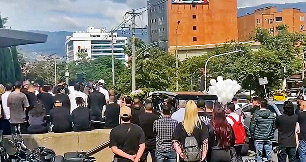 Dr. Velásquez fue asesinado junto con su novia. 