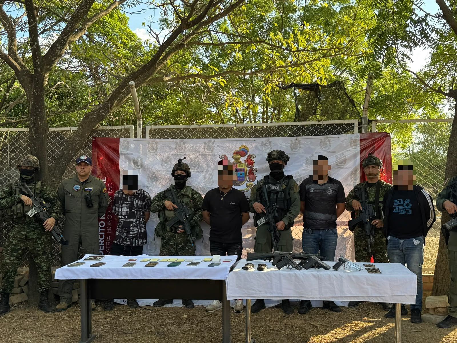 Dentro los capturados se encuentra alias el Indio, un hombre de confianza de alias silvana Guerrero, cabecilla del ELN, según fuentes militares.