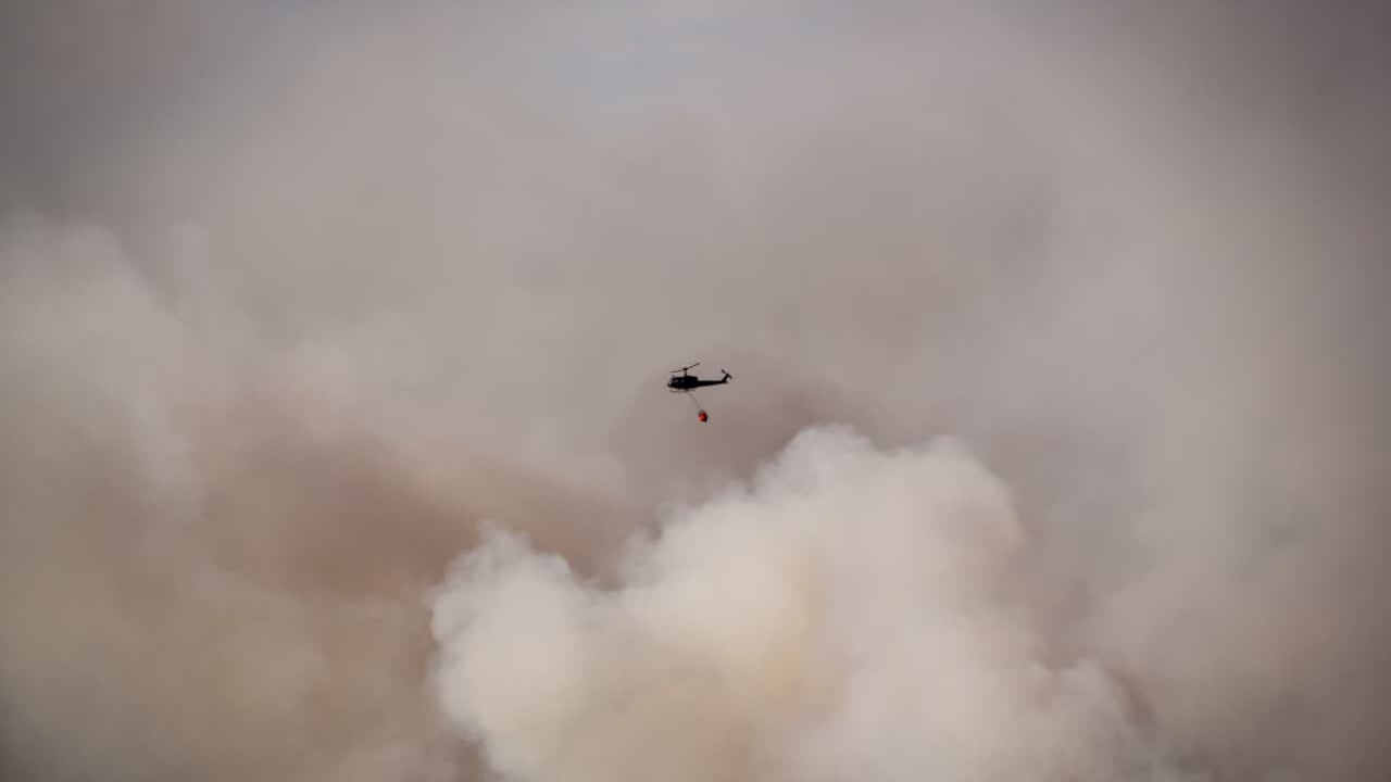 Integrantes de la FAC colaboran con la lucha contra los incendios en el Tolima.